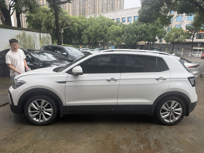 Volkswagen T-Cross 2021 #2 Volkswagen T-Cross 2021 car image #2