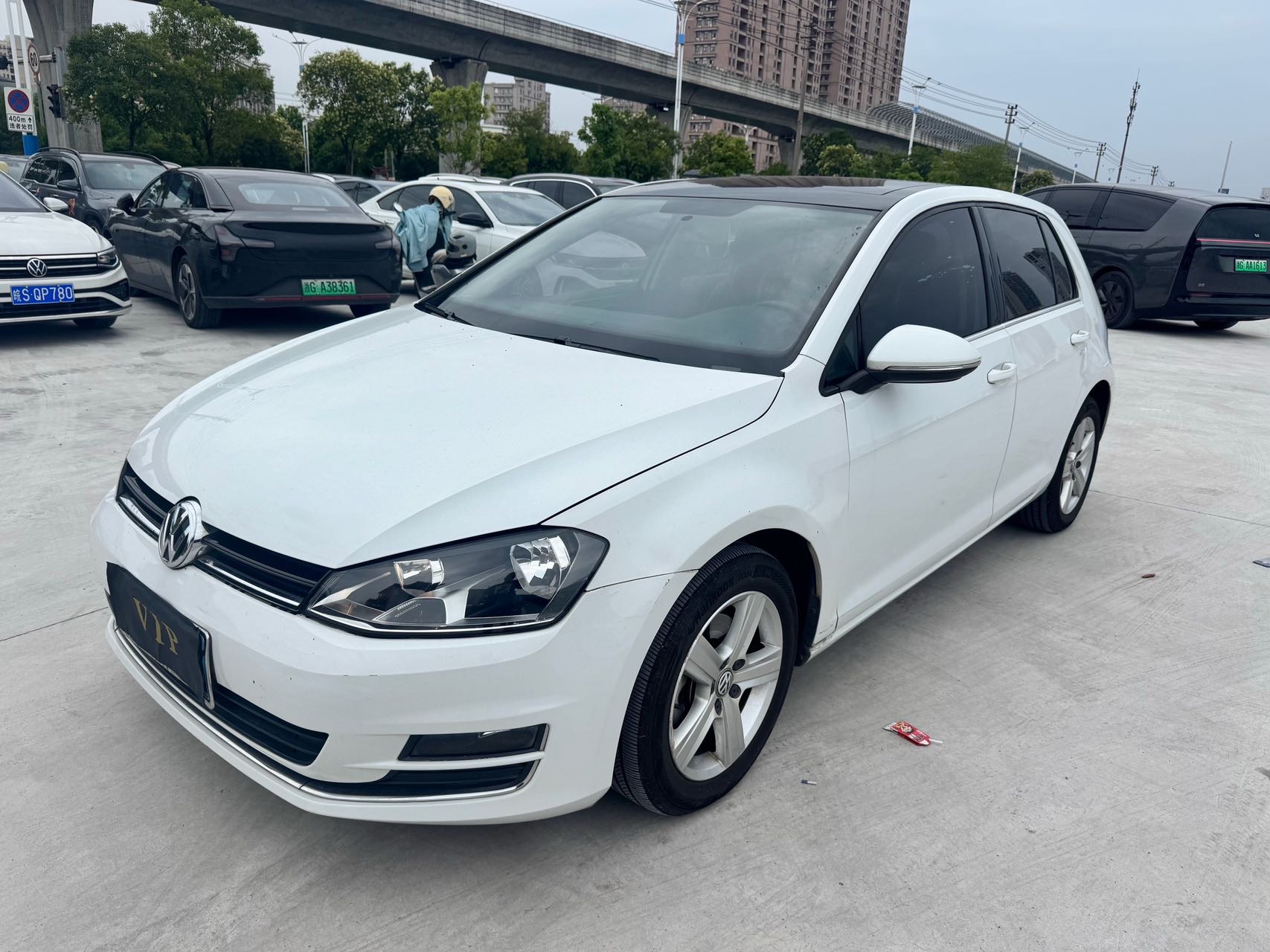 Volkswagen Golf 2016 car image 