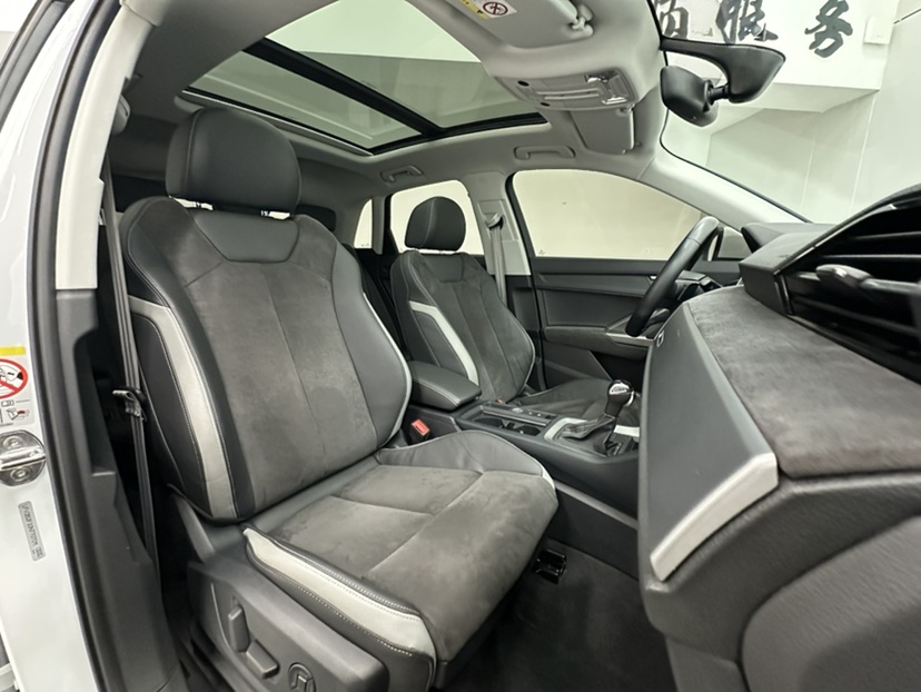 Audi Q3 2022 car image #12