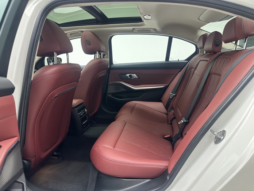 BMW 3 Series 2024 car image #4