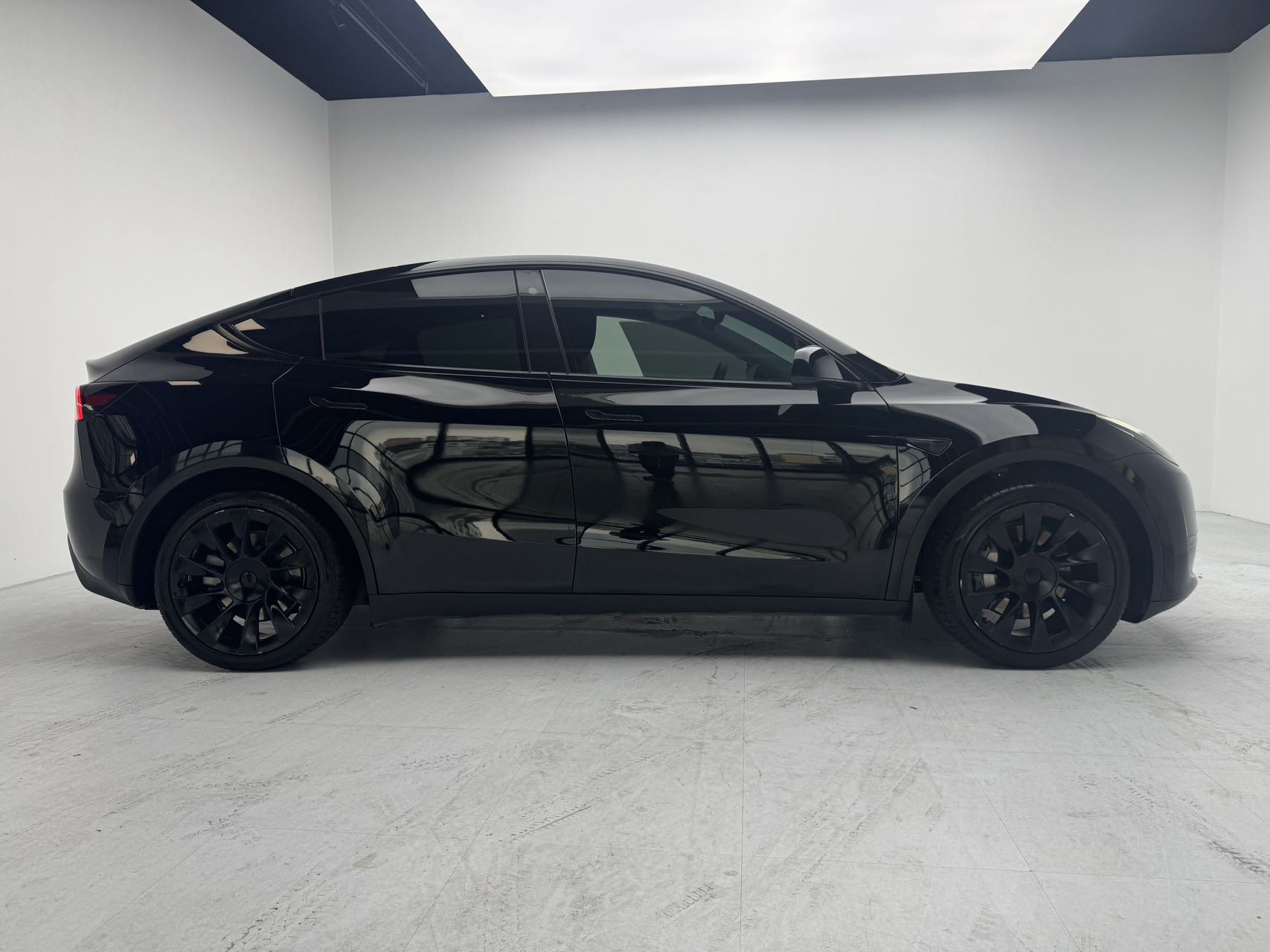 Tesla Model Y 2022 #8 Tesla Model Y 2022 car image #8