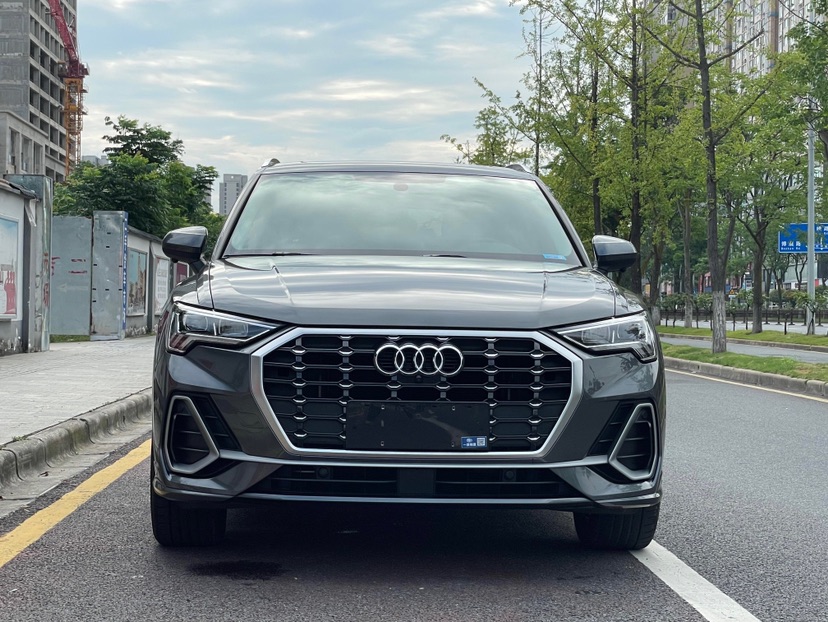 Audi Q3 2022 car image #2