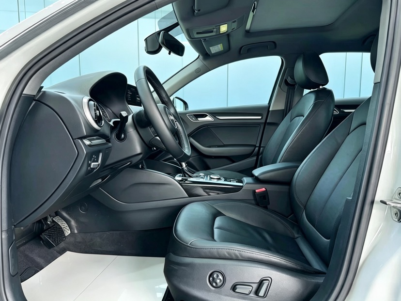 Audi A3 2018 immagine di auto #5