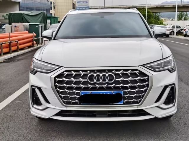 Audi Q3 2024 car image #2