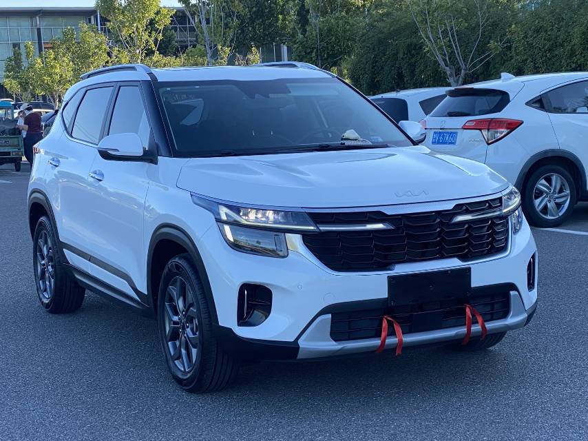 Kia Seltos 2023 car image #3