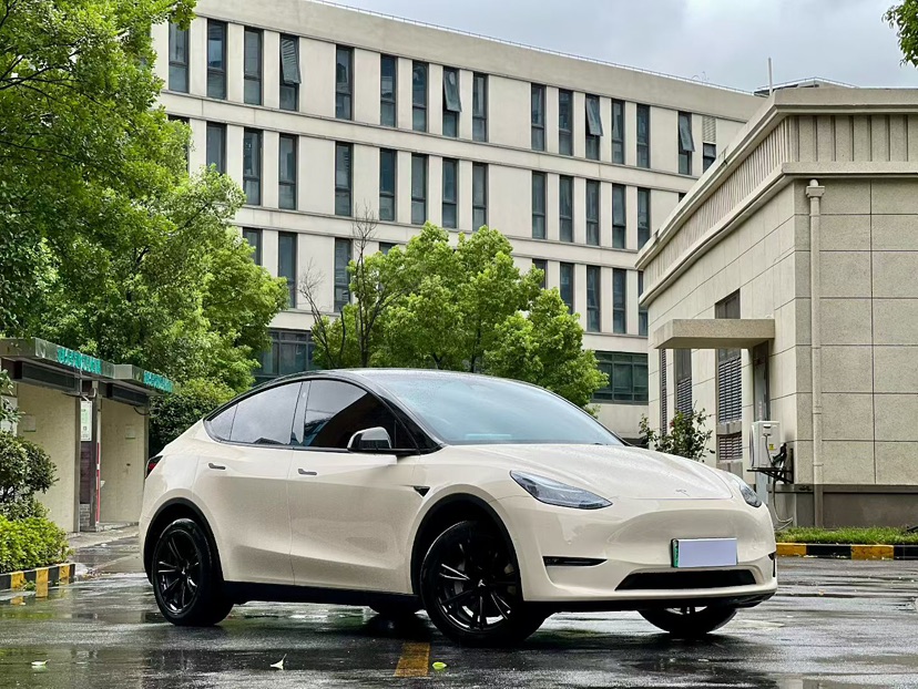 Tesla Model Y 2023 #3 Tesla Model Y 2023 car image #3