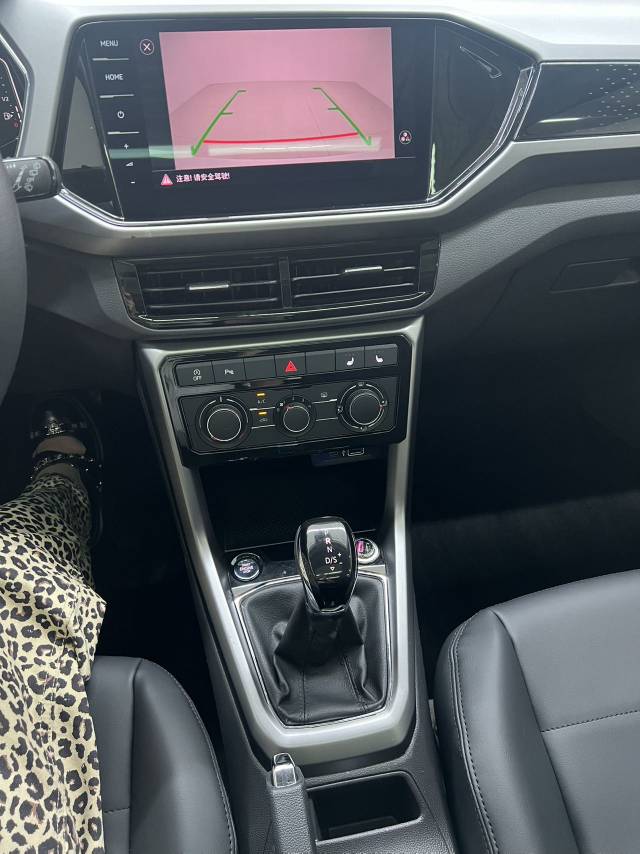 Volkswagen T-Cross 2023 car image #12