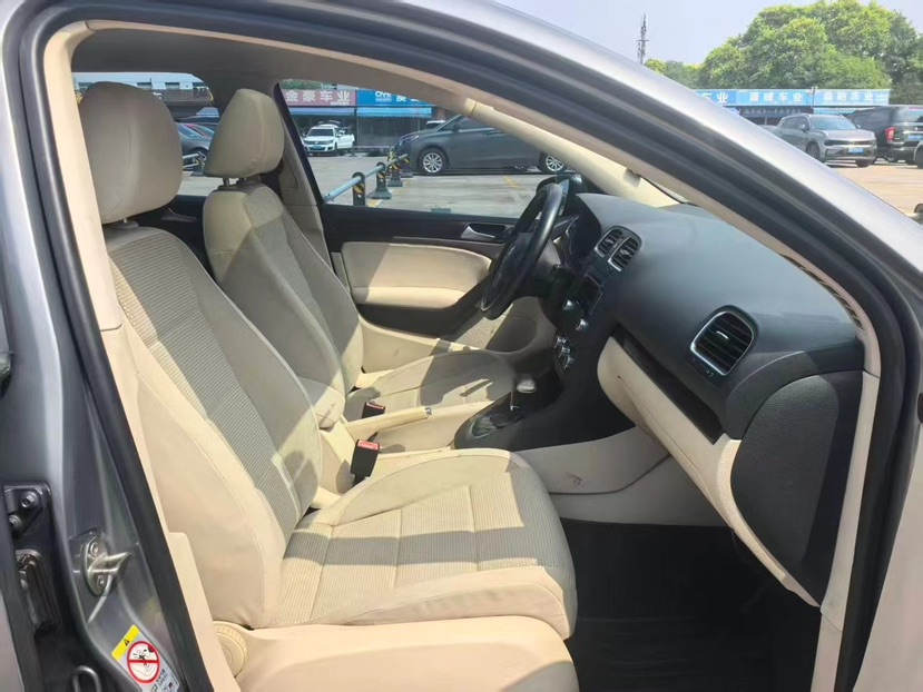 Volkswagen Golf 2011 car image #7