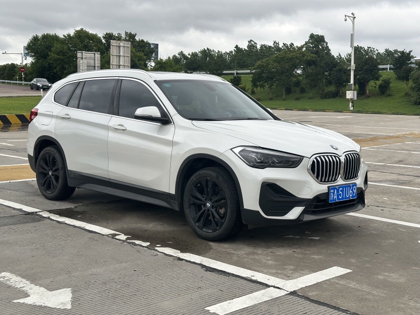 BMW X1 2021 car image 