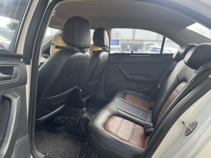 Volkswagen Santana 2017 car image #6