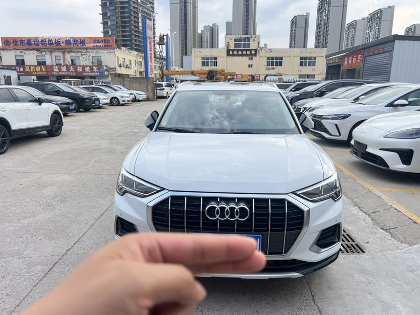 Audi Q3 2020 car image #2
