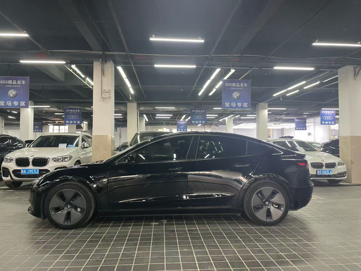 Tesla Model 3 2023 car image #3