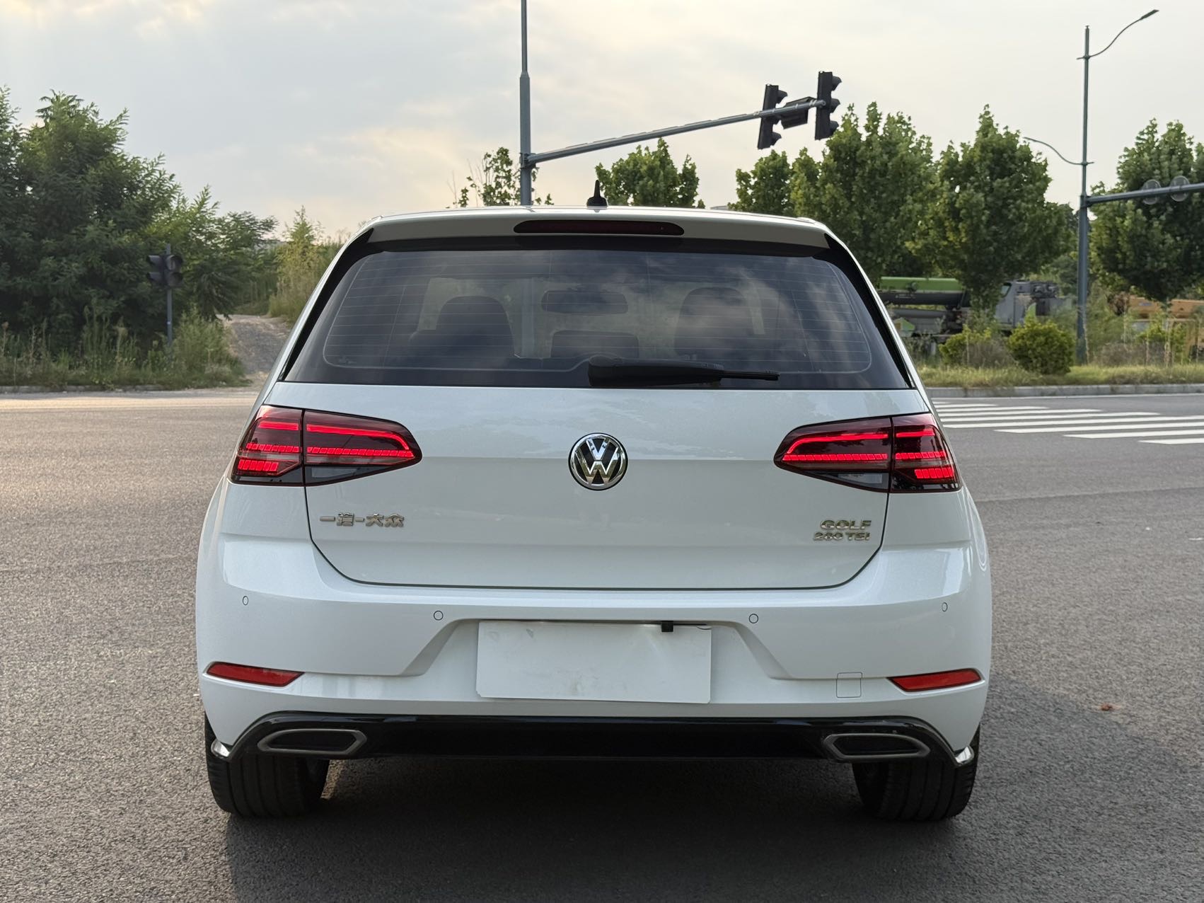 Volkswagen Golf 2019 car image #9