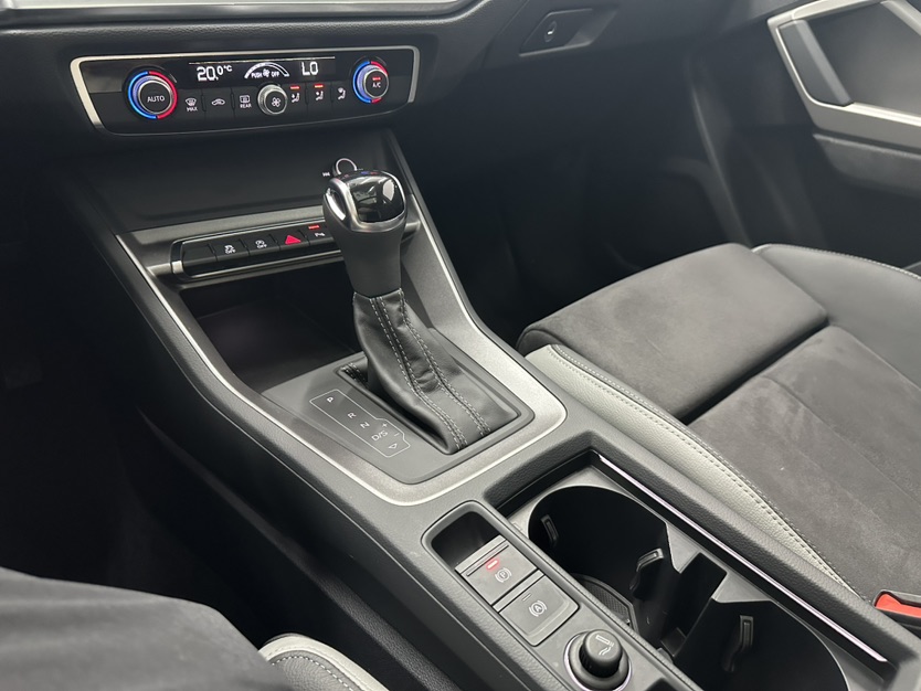 Audi Q3 2023 car image #18