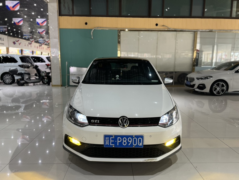 Volkswagen Polo 2016 car image 
