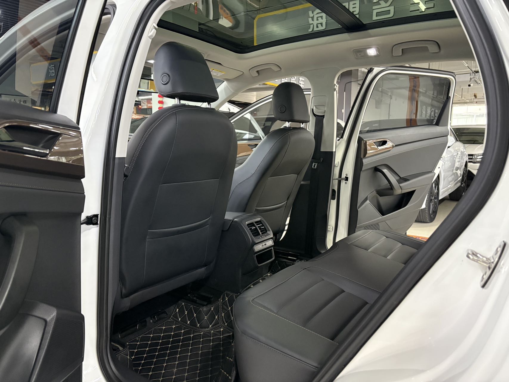 Volkswagen Tharu 2022 car image #5