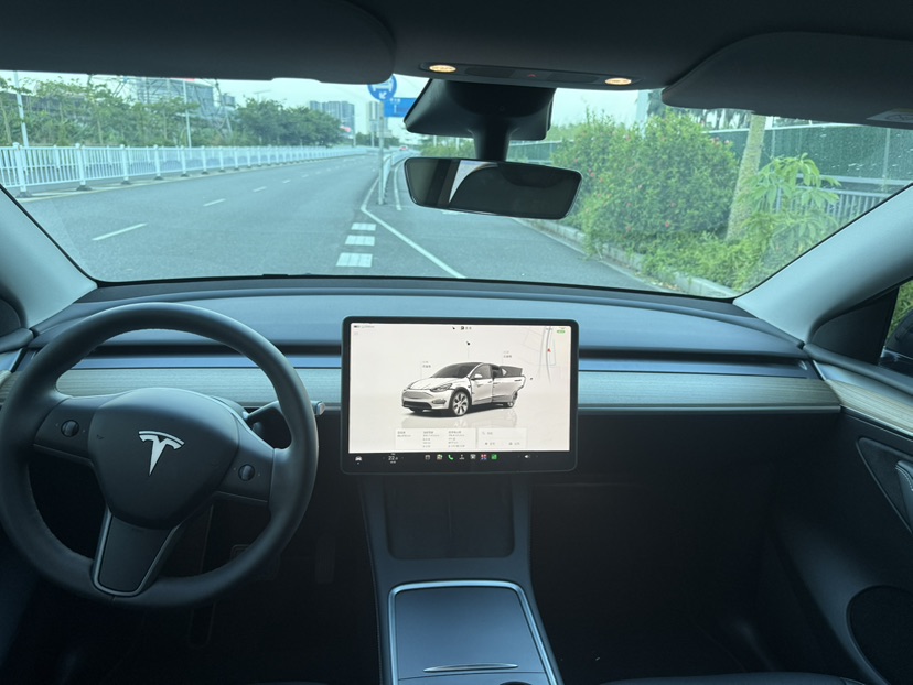 Tesla Model Y 2023 #8 Tesla Model Y 2023 car image #8