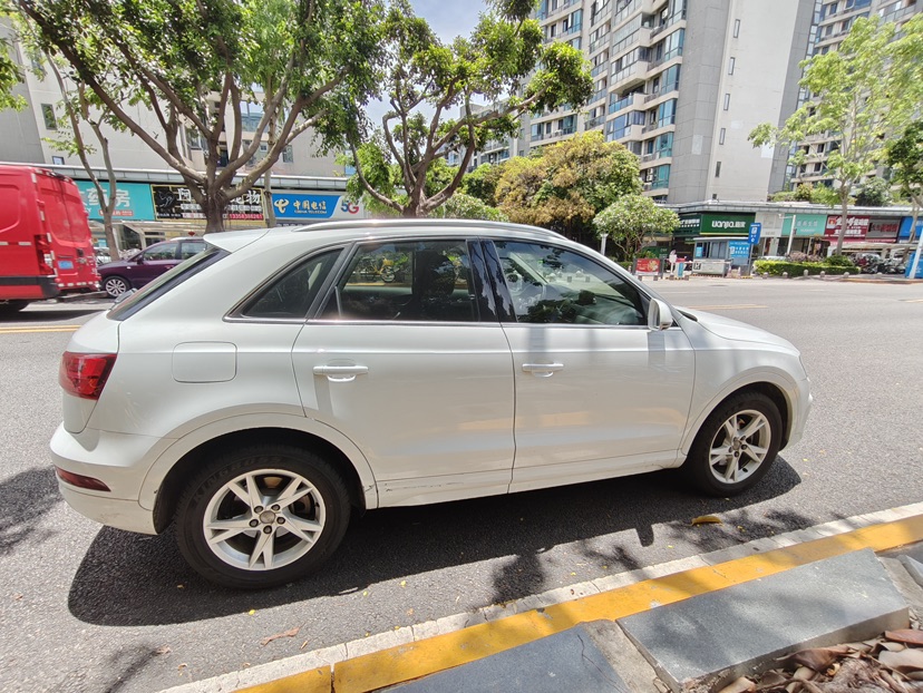 Audi Q3 2018 car image #6