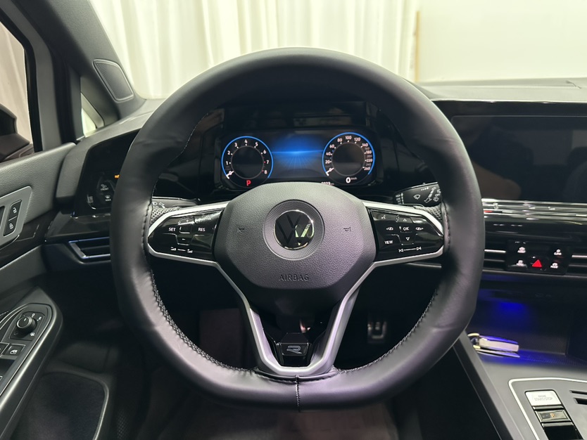 Volkswagen Golf 2023 car image #7