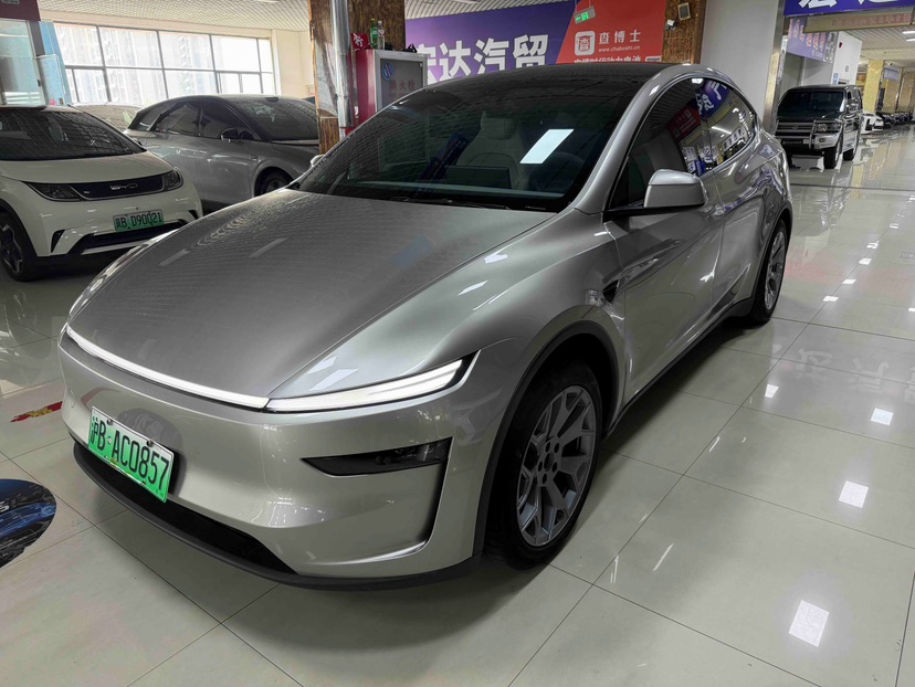 Tesla Model Y L 2025 Tesla Model Y L 2025 car image