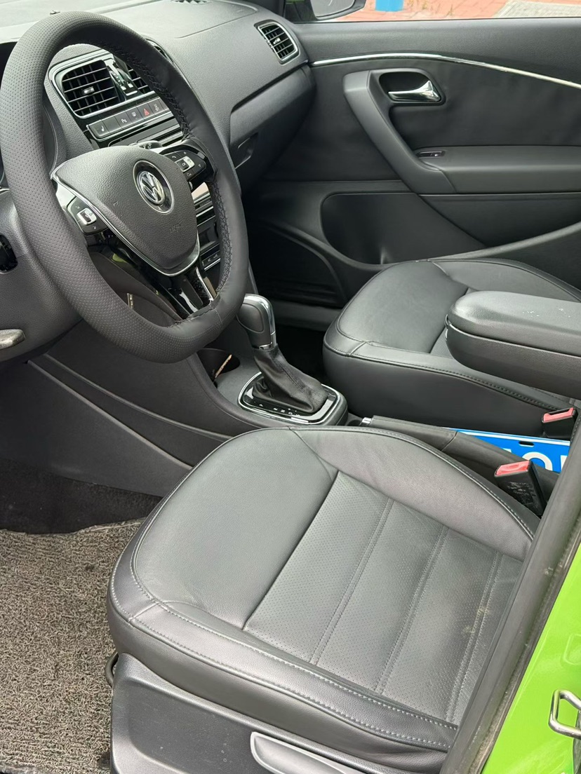 Volkswagen Polo 2015 car image #7