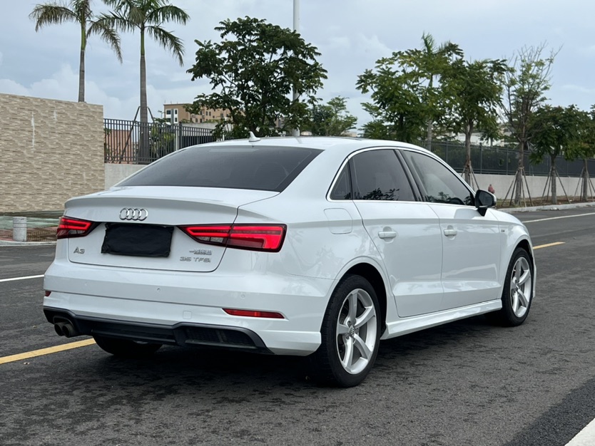 Audi A3 2018 car image #6