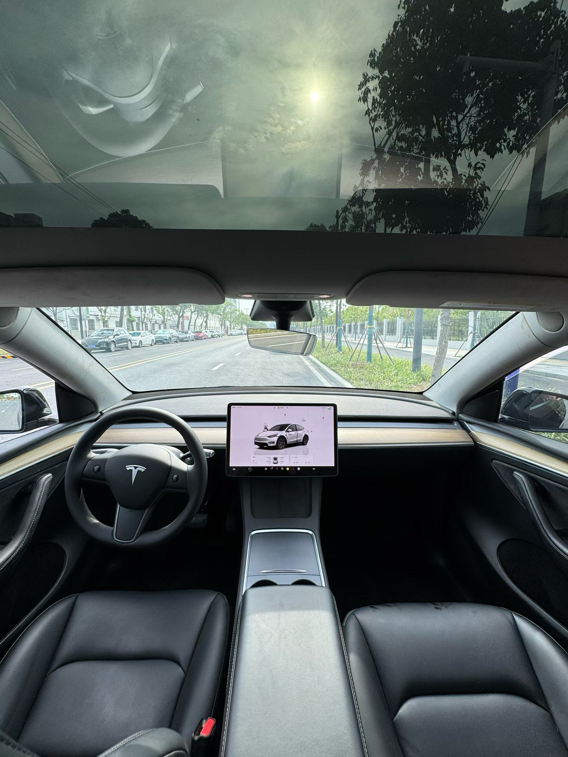 Tesla Model Y 2022 car image #3