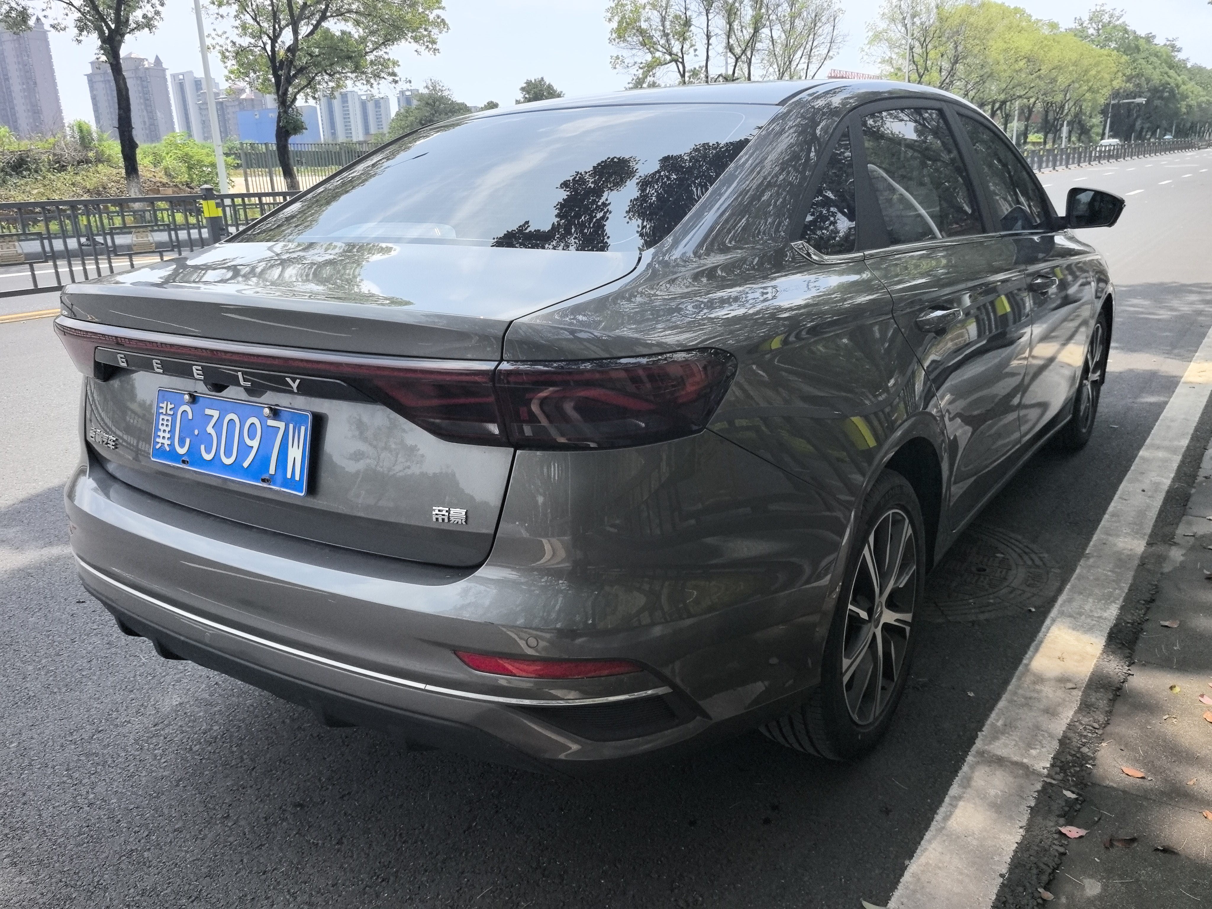 GEELY Emgrand 2022 #4 GEELY Emgrand 2022 car image #4