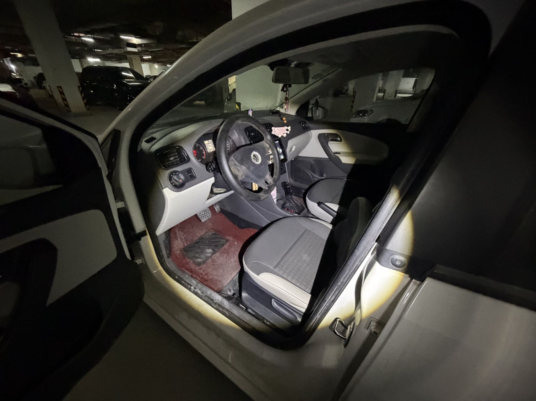 Volkswagen Polo 2015 car image #5
