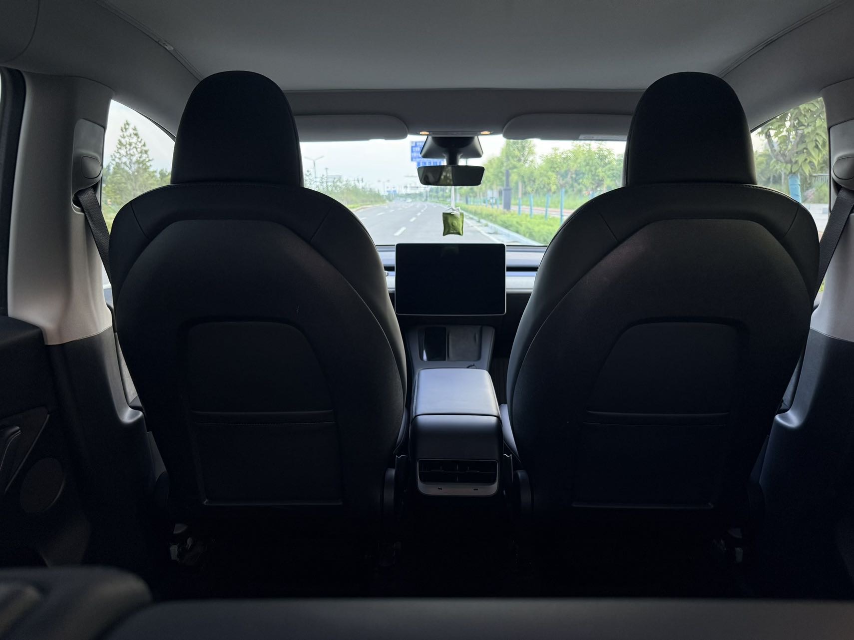 Tesla Model Y 2023 #5 Tesla Model Y 2023 car image #5