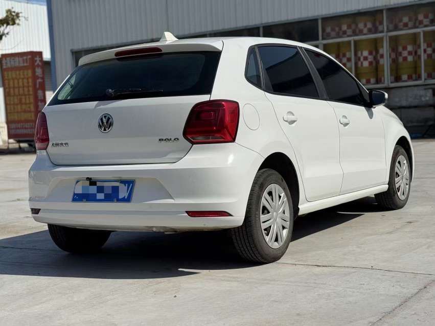 Volkswagen Polo 2015 car image #7