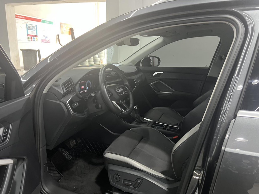 Audi Q3 2023 car image #4