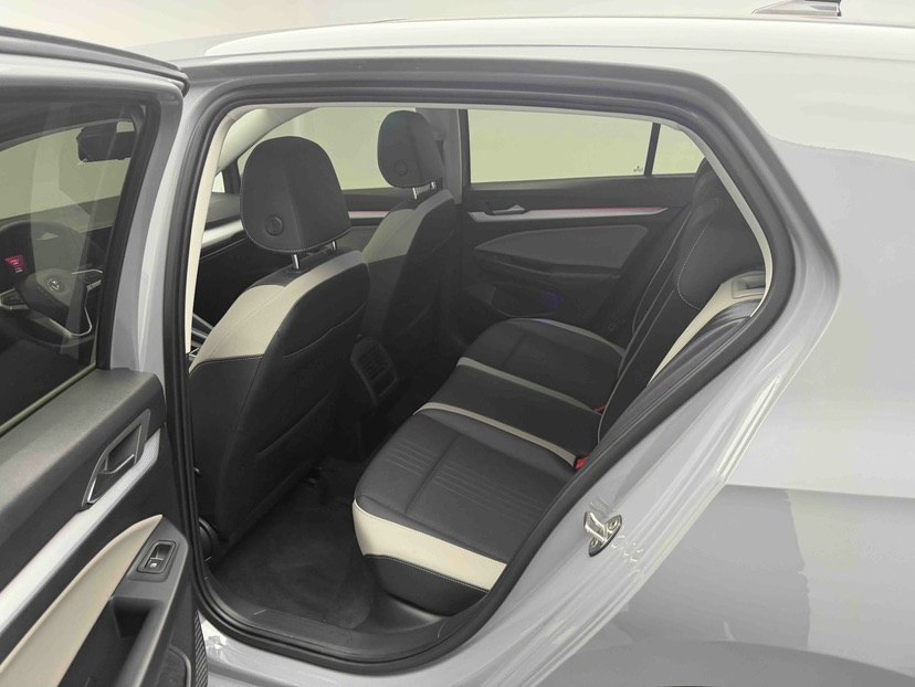 Volkswagen Golf 2024 car image #6