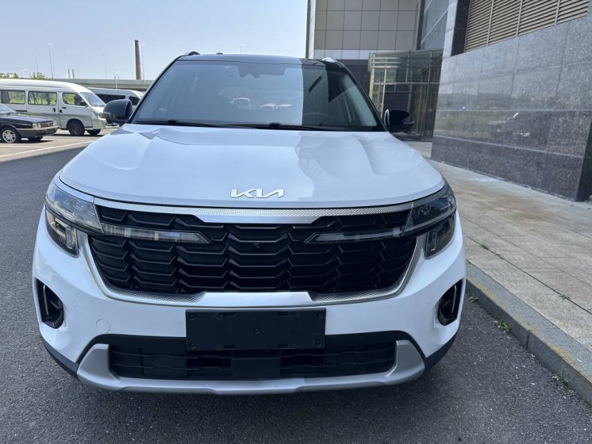Kia Seltos 2023 car image #2