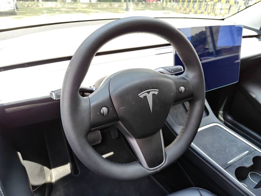 Tesla Model Y 2024 #8 Tesla Model Y 2024 car image #8