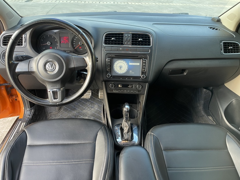 Volkswagen Polo 2012 car image #6