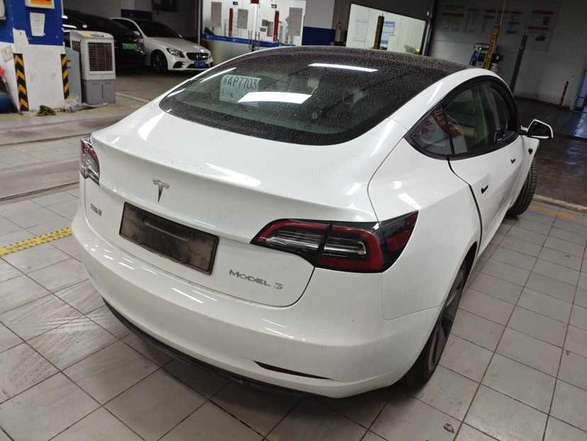 Tesla Model 3 2021 car image #3