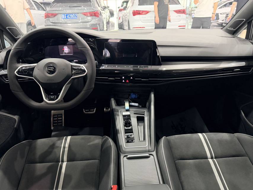 Volkswagen Golf 2022 car image #15