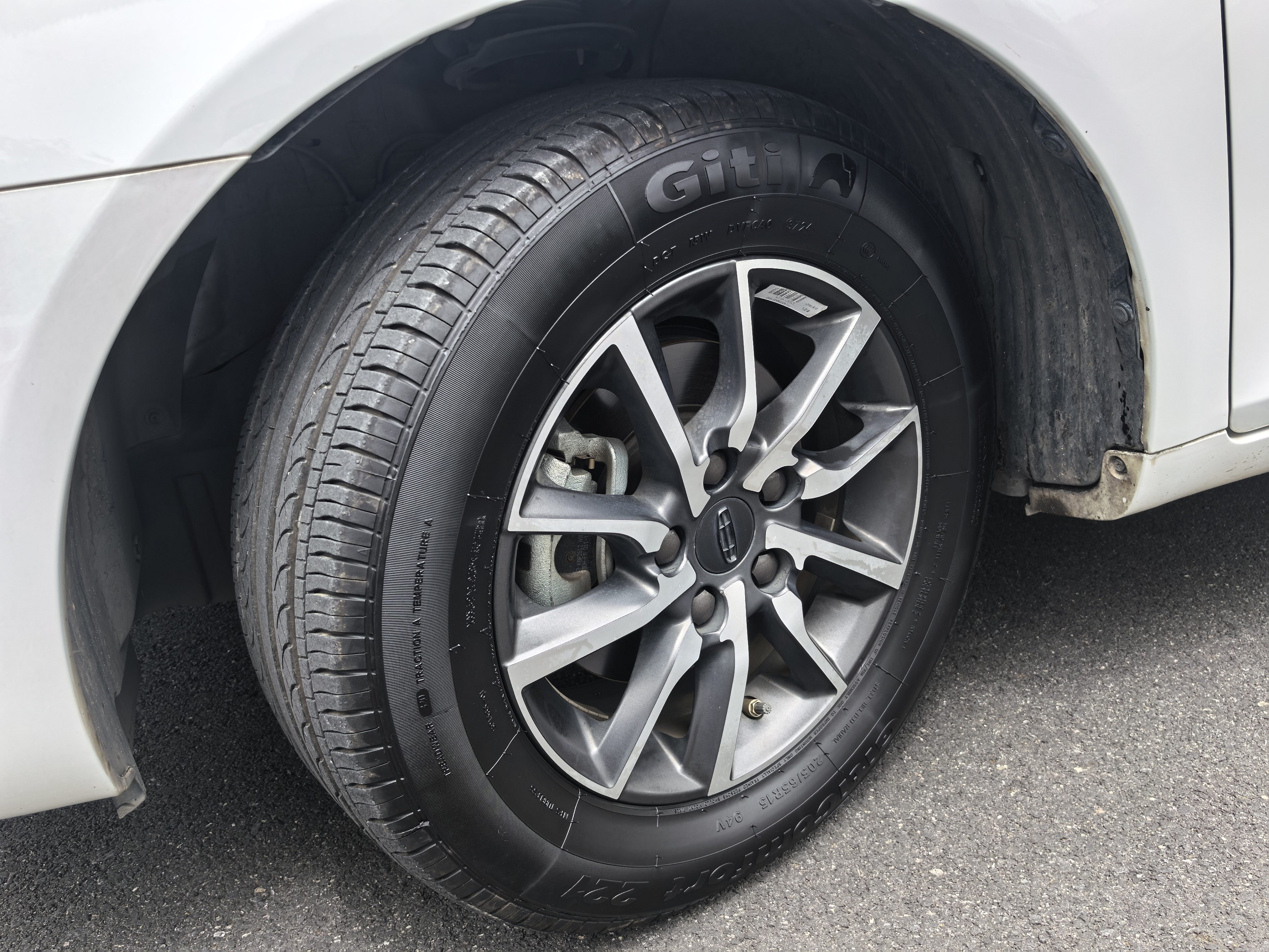GEELY Emgrand 2020 car image #10