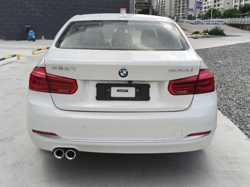 BMW 3 Series 2018 #4 BMW 3 Series 2018 car image #4