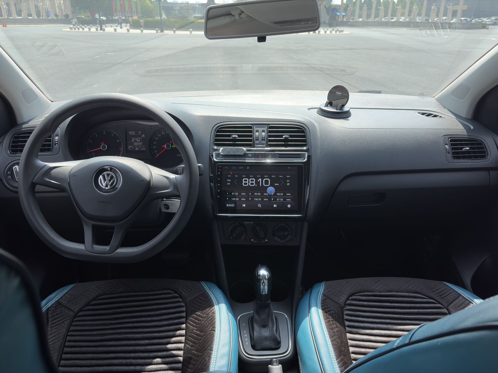 Volkswagen Polo 2018 car image #8