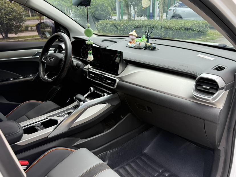 GEELY Coolray 2025 #8 GEELY Coolray 2025 car image #8