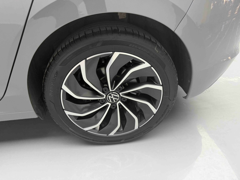 Volkswagen Golf 2024 car image #3