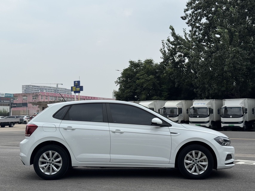 Volkswagen Polo 2022 car image #4