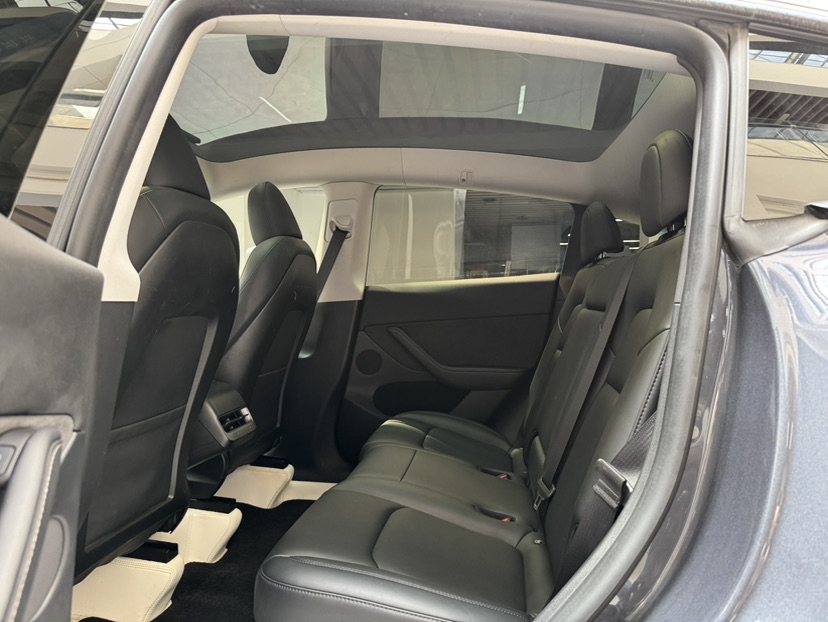 Tesla Model Y 2023 car image #13