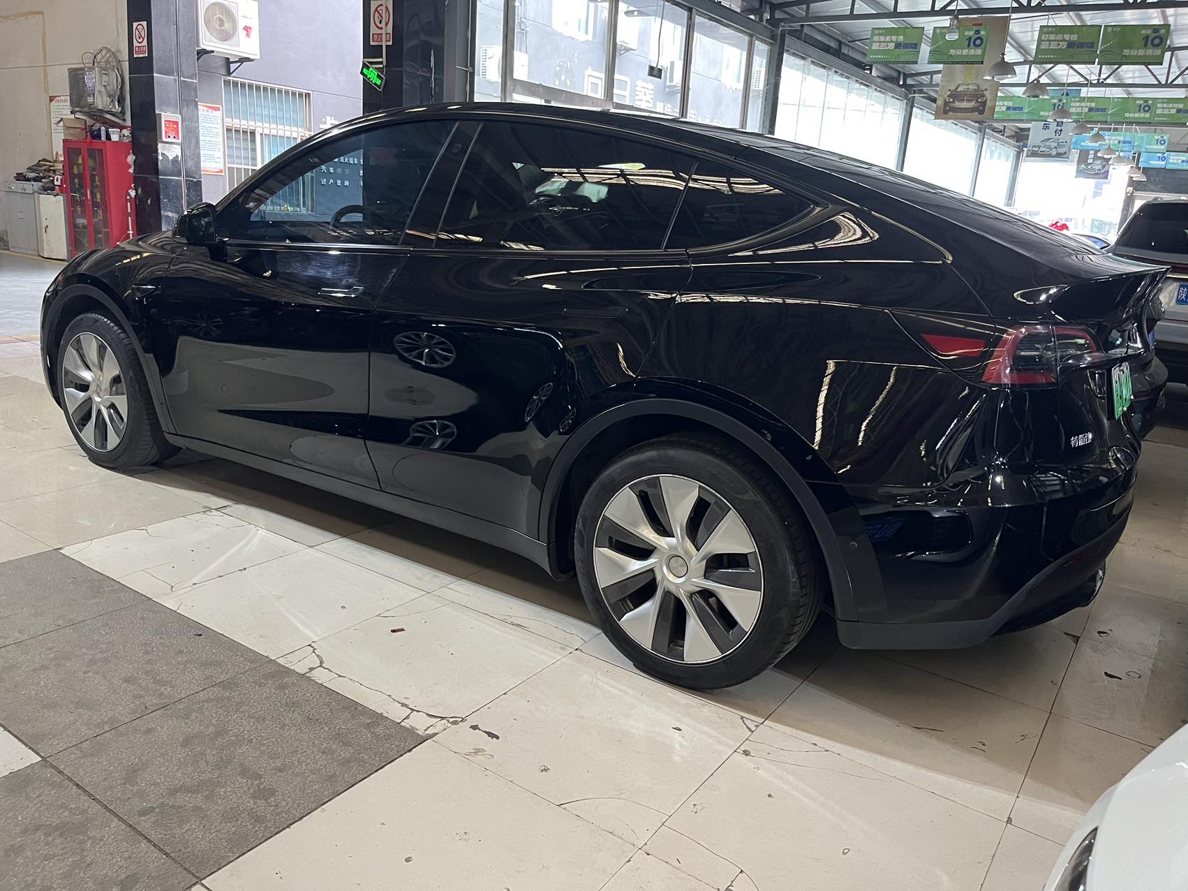Tesla Model Y 2022 #6 Tesla Model Y 2022 car image #6