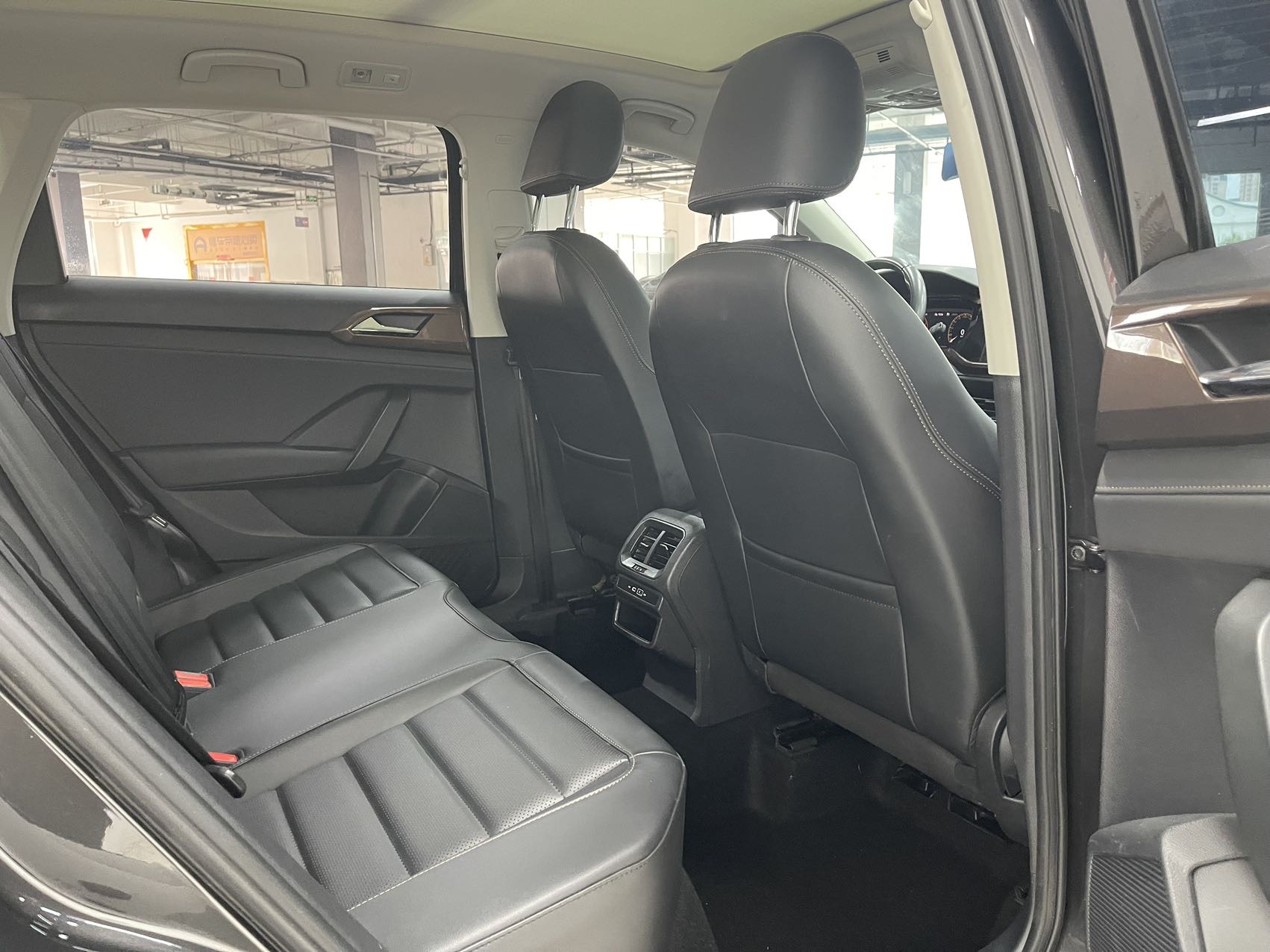 Volkswagen Tharu 2023 car image #9