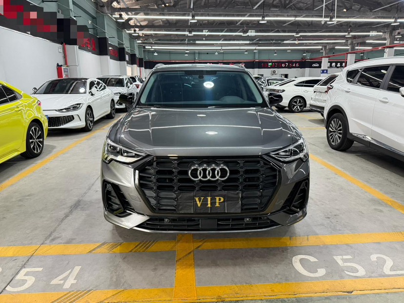 Audi Q3 2022 car image #2