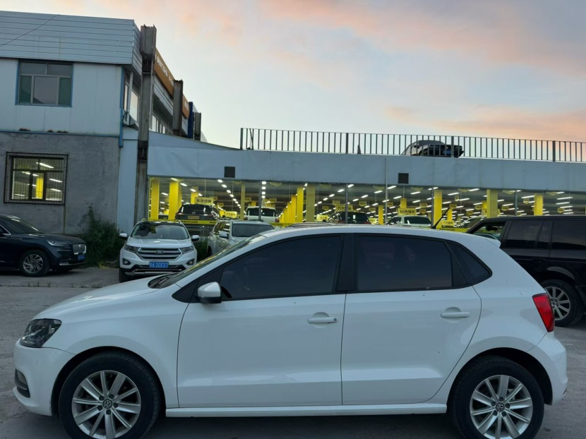 Volkswagen Polo 2018 car image #3
