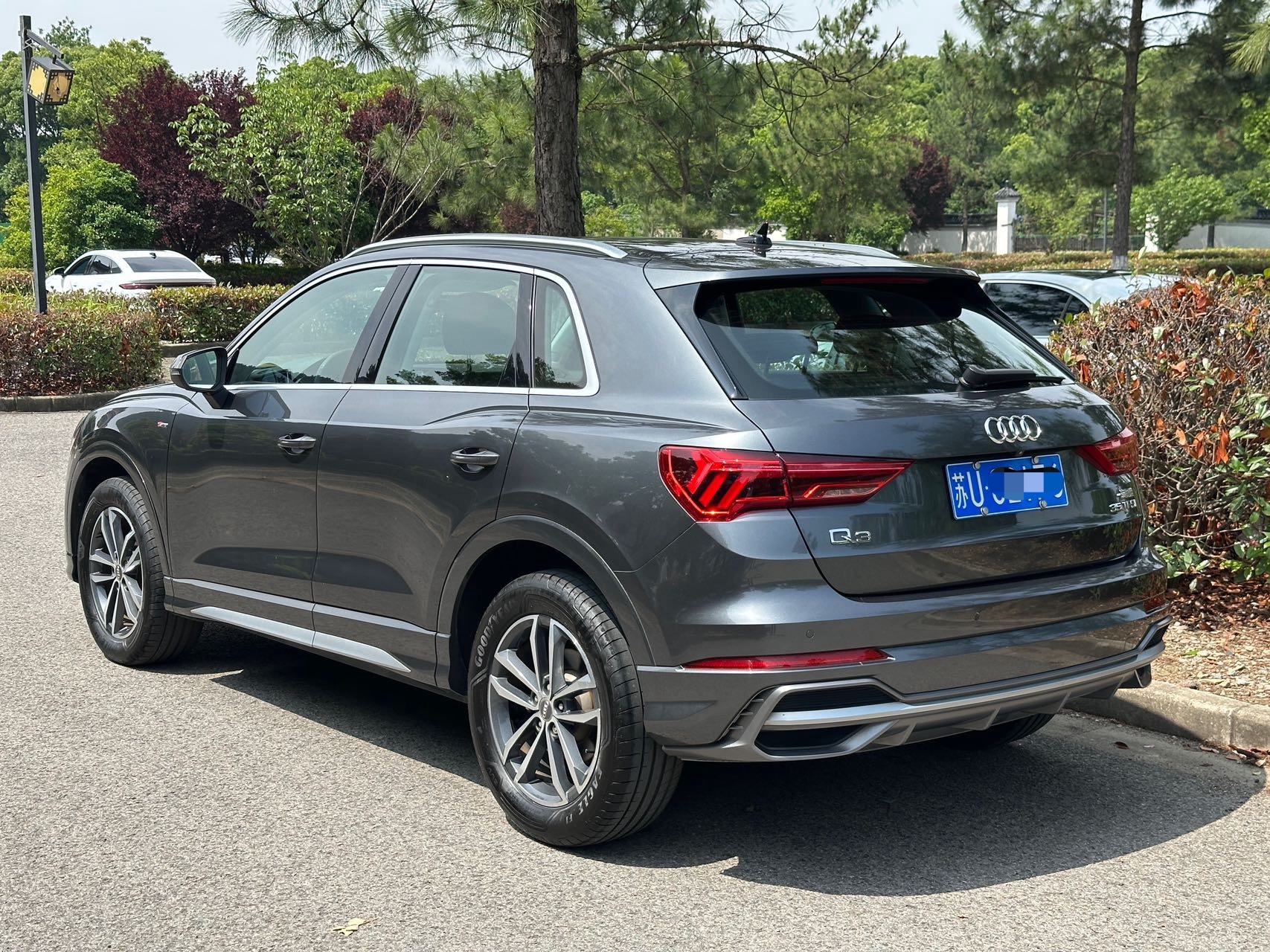 Audi Q3 2021 car image #3